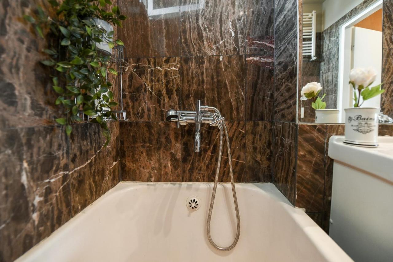 New - Elegant Duplex With Amazing View & Balcony - Homey Residence Boekarest Buitenkant foto
