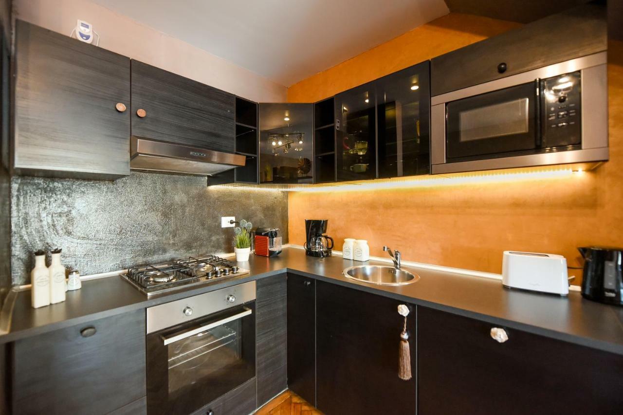 New - Elegant Duplex With Amazing View & Balcony - Homey Residence Boekarest Buitenkant foto